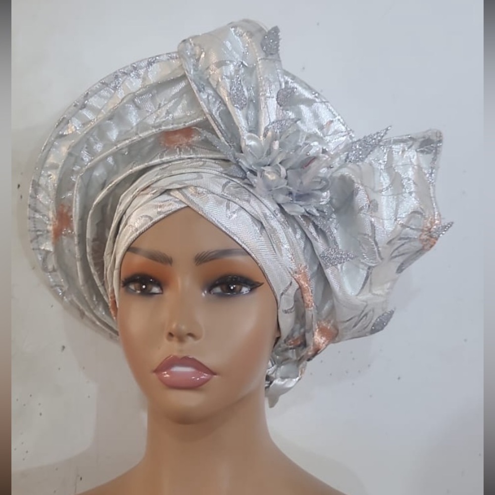 Silver Metallic Floral Gele Headwrap

ALL REASONABLE OFFERS ACCEPTED

GEL11 0326